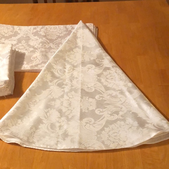 Vintage Table Cloth Set - Picture 3 of 12